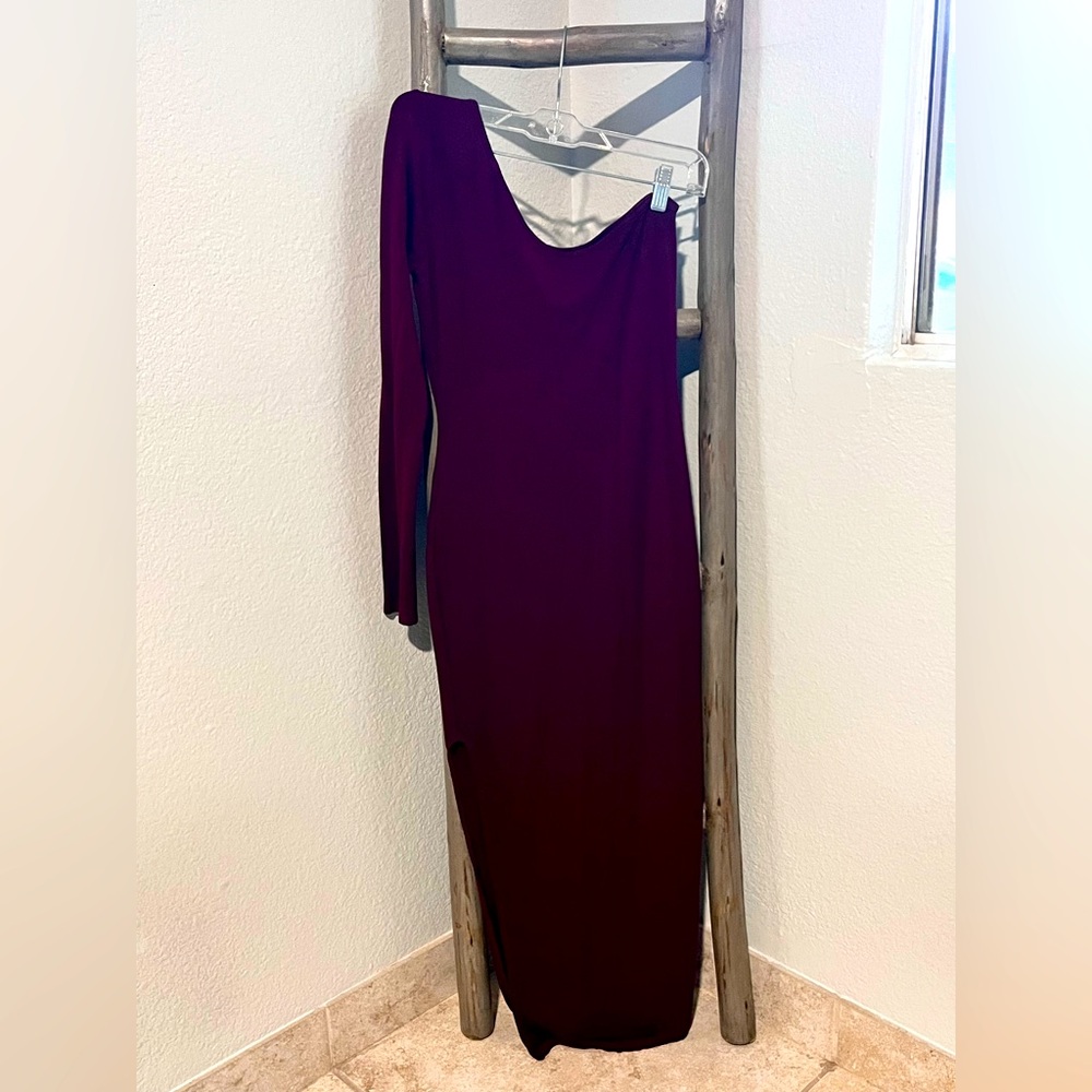 Lulu’s Number One Babe Plum One-Shoulder Bodycon Midi Dress